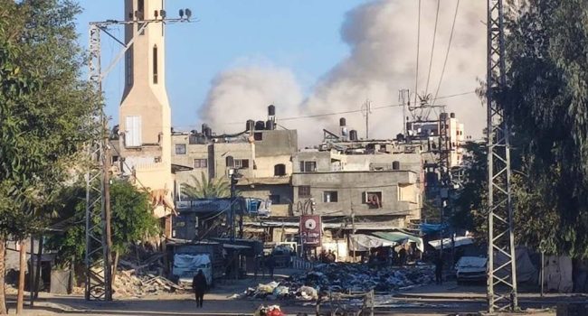 Bombardeo en Jabalia (Gaza) este sábado. | Foto: @Timesofgaza