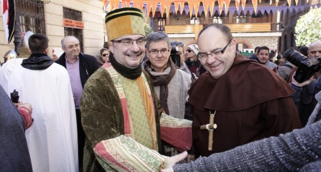 Archivo DGA. Javier Lambán en 2016 participando en la fiesta de las Bodas de Isabel de Segura en Teruel.