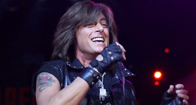 Joe Lynn Turner en uno de sus conciertos.