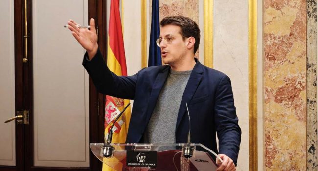 Jorge Pueyo en la rueda de prensa que ofreció con posterioridad a la votación de la PNL sobre los 87 millones | Foto: Pablo Híjar, AraInfo