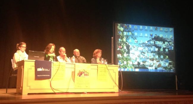 Imagen de las VI Jornadas por la Educación Pública celebradas este viernes en el salón de actos del centro cívico del barrio de San José, organizadas por la Plataforma en Defensa de la Escuela Pública.