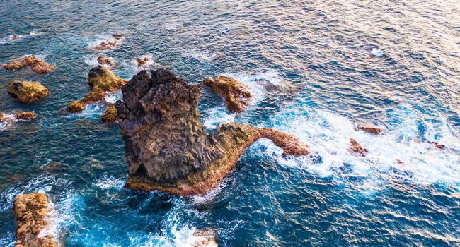 Oceano atlántico en las islas canarias