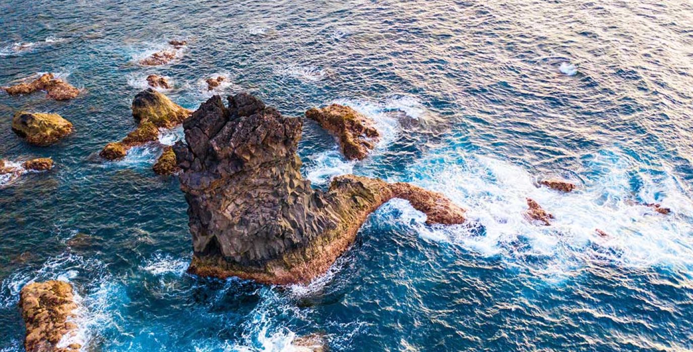 Oceano atlántico en las islas canarias