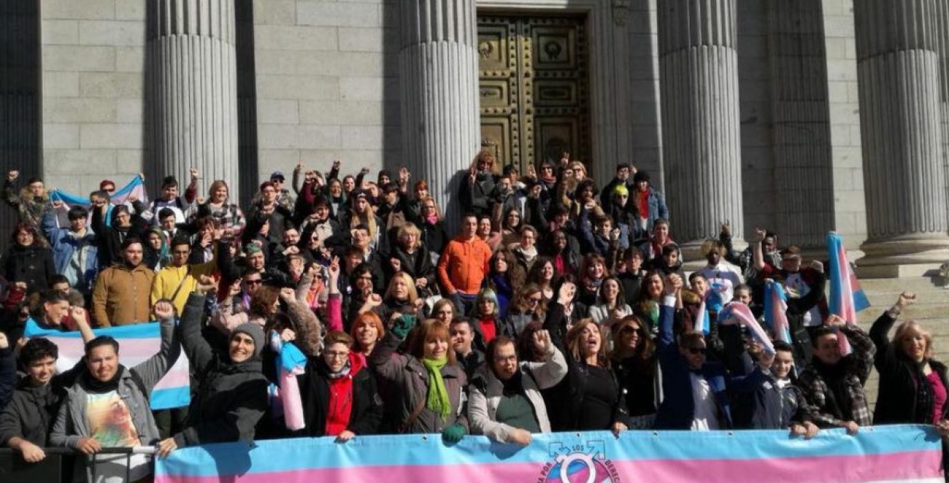 Foto de archivo: Plataforma Trans