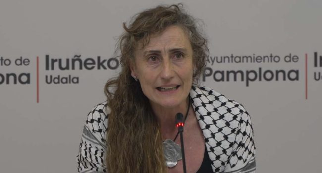 Soriano en una comparecencia en el Ayuntamiento de Iruñea cuando, en 2025, Yala Nafarroa fue encargada del Chupinazo