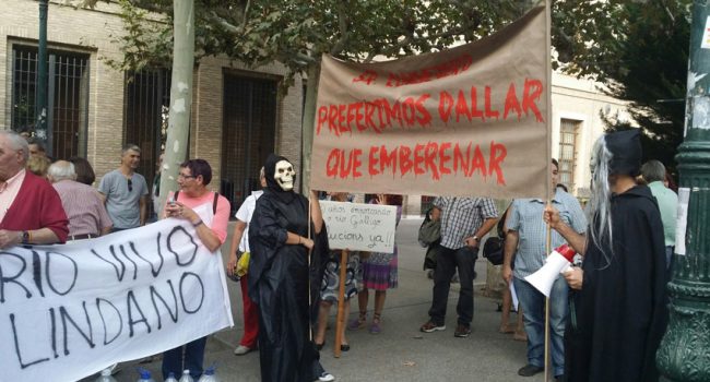 Protesta en las puertas de la DGA. Foto: Coordinadora Biscarrués
