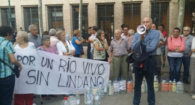 Protesta en las puertas de la DGA el pasado 3 de octubre. Foto: Coordinadora Biscarrués