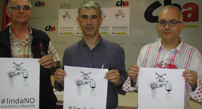 Representantes de CHA durante una rueda de prensa en Uesca.