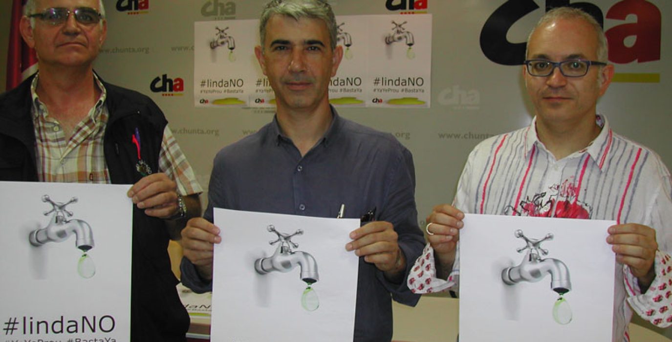 Representantes de CHA durante una rueda de prensa en Uesca.