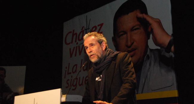 Willy Toledo (en la foto), el cantante José María Alfaya y la venezolana Lucía Mora, representante del Batallón “Chávez Somos Todos”, estuvieron a cargo de dar la bienvenida a los asistentes y como moderadores de la actividad.