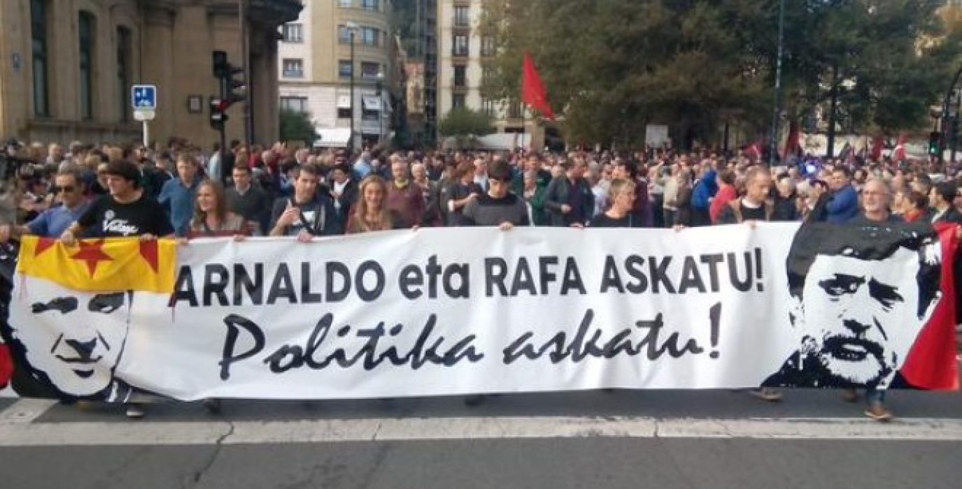 Cabecera de la manifestación por la libertad de Arnaldo Otegi y Rafa Díez Usabiaga. Foto: EH Bildu