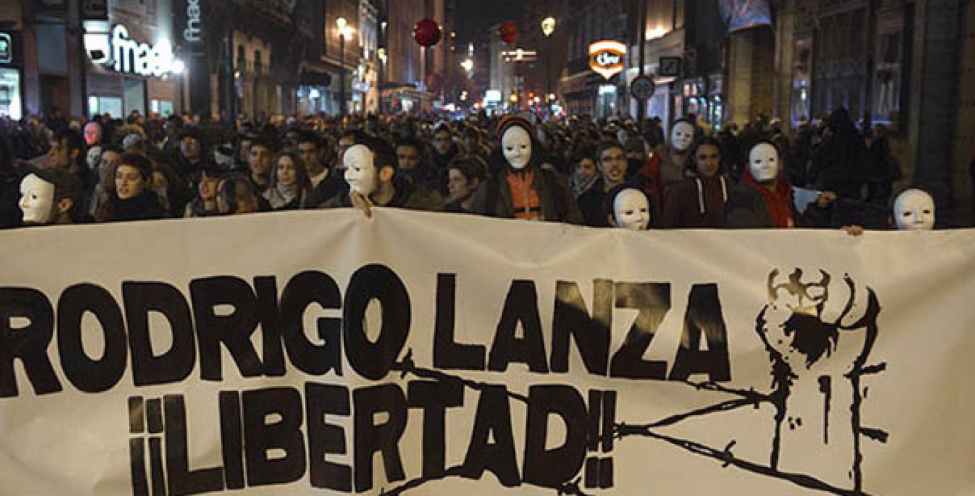 Manifestación en 2011 en Zaragoza por la libertad de Rodrigo Lanza y el resto de condenados por el 4F. Foto: AraInfo
