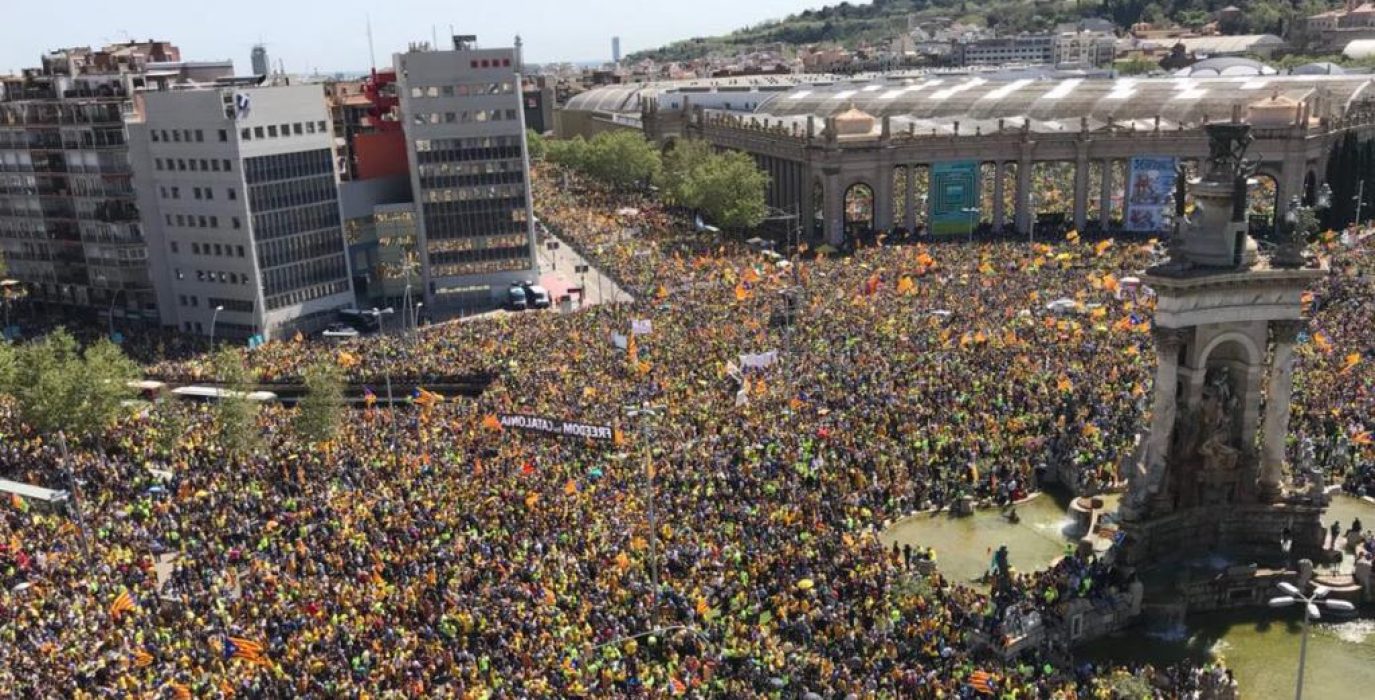 Foto: Manifestación en Barcelona (Twtter Carles Puigdemont)