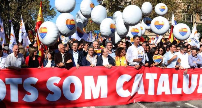 Cabecera de la manifestación unionista con líderes de PP, PSC y Ciudadanos.