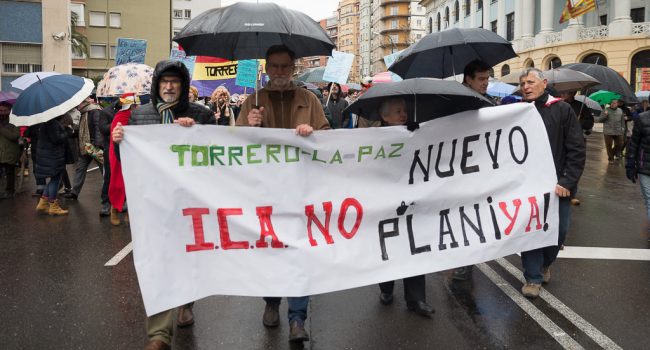 Pancarta contra el ICA en la manifestación del pasado 4 de febrero en Zaragoza. Foto: Pablo Ibáñez (AraInfo)