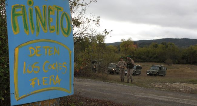 Los militares siguen en el pueblo. Foto: Vecinas y vecinos de Aineto [Galería]