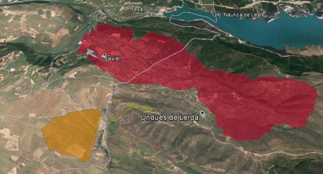 Imagen de la superficie que abarca el proyecto Mina Muga. En amarillo la planta en superficie, en rojo la explotación subterránea.