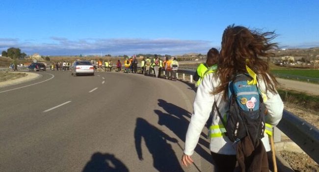 Primeros pasos de la Marcha por la Dignidad de Aragón. En la imagen la columna del Baixo Aragón, saliendo desde Alcanyiz. Foto: Marchas por la Dignidad en Aragón