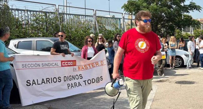 Una de las dos concentraciones realizadas este viernes. | Foto: CCOO