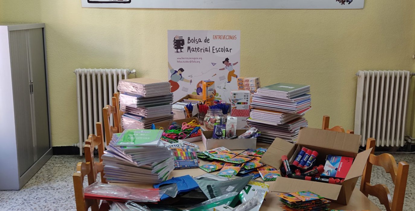 Parte del material escolar recogido. Foto: FABZ