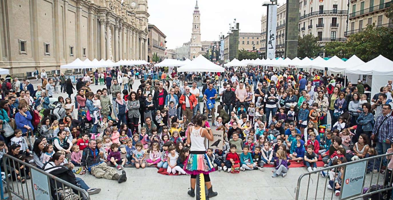 La Feria del Mercado Social Aragón vuelve a la plaza del Pilar de Zaragoza. Foto: Pablo Ibáñez (AraInfo)