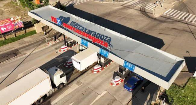 Entrada a las instalaciones. | Foto: Mercazaragoza
