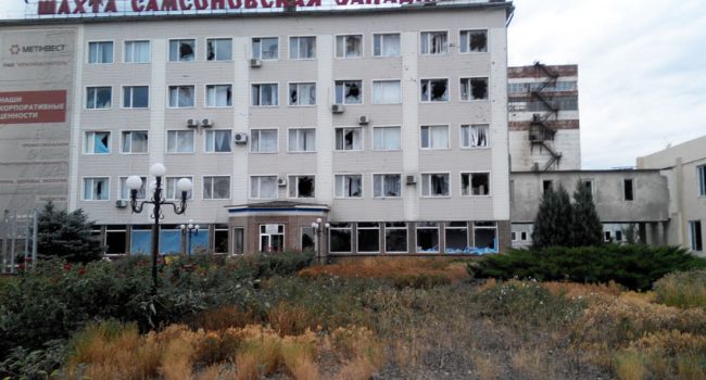 Fotos de la mina Samsonoskaya Zapadnaya, en la Republica de Lugansk. La más profunda de la zona, 1180 metros. Durante el mes de agosto vienen sufriendo ataques. El día 5 de agosto un trabajor murió a causa de una bomba de racimo. Fotos cortesía de la mina.