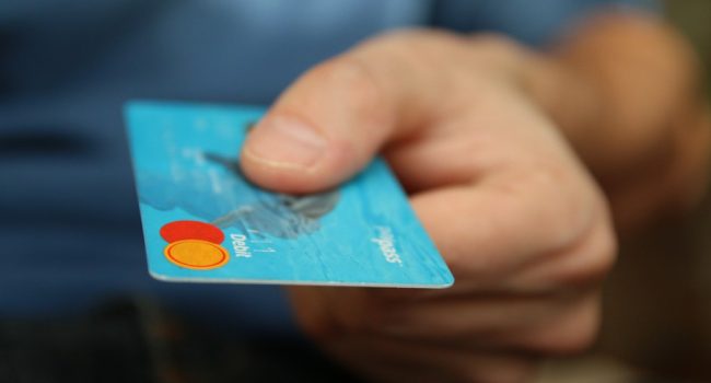 El uso responsable de las tarjetas es una de las siete claves que ofrece ADICAE.