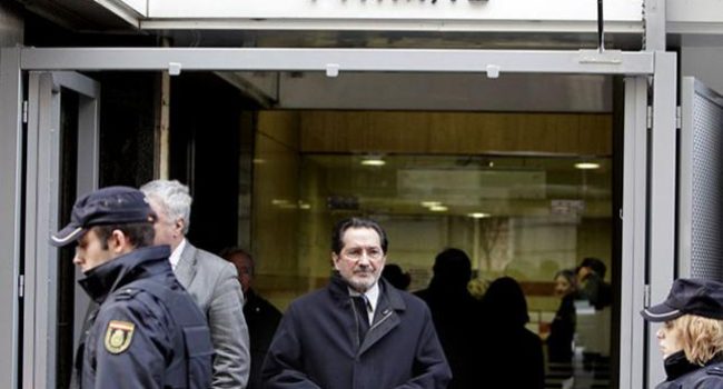 Moral Santín, saliendo de la sede de la Audiencia Nacional en la calle Prim de Madrid. Foto: David Fernández (Diagonal)