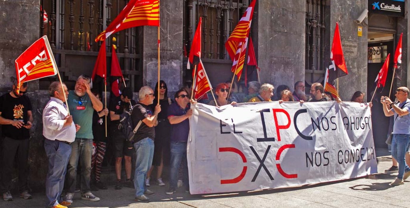 Un instante de la concentración desarrollada este martes. | Foto: CCOO Aragón