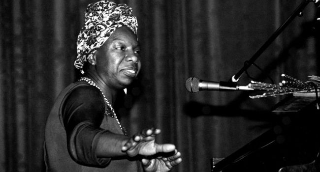 Nina Simone en 1982, durante un concierto en Francia. Foto: Roland Godefroy