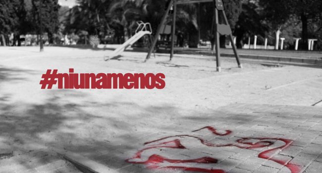 Siluetas de mujeres asesinadas pintadas en las calles de Zaragoza.