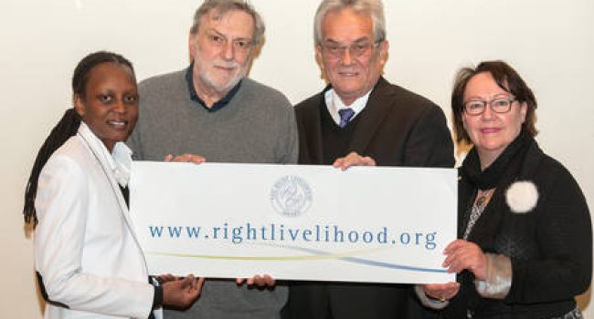Nabagesera, De Brum, Strada y Watt-Cloutier con el premio de 2015. Foto: Right Livelihood Award