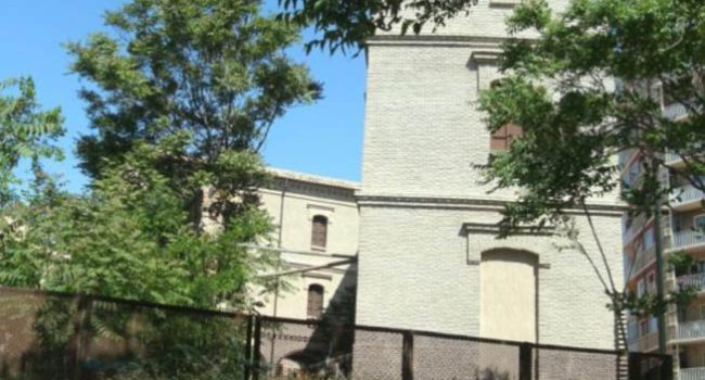 Solar en el Coso 101, en la foto, uno de los ejemplos de obras paradas mostrados por la AV Madalena.