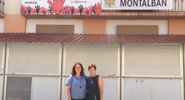 De izquierda a derecha, Anabel Gimeno (miembro de la Coordinadora de Organizaciones Feministas de Teruel) e Isabel Hueso (Concejala de Asuntos Sociales del Ayuntamiento de Montalbán, de Ganar Montalbán). Foto: Ganar Montalbán
