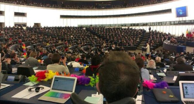 El Papa Francisco durante su intervención en la Eurocámara. Foto: @pnique