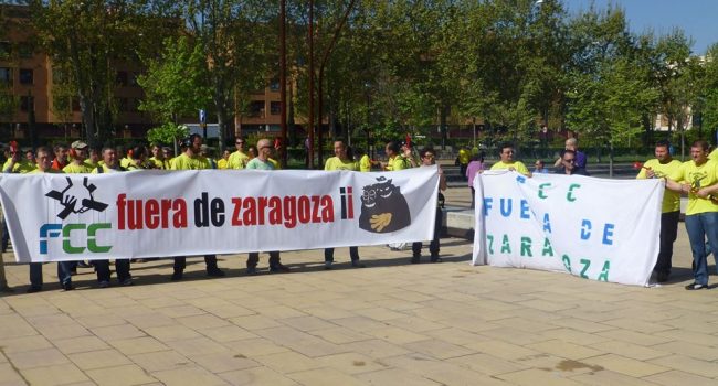 Concentración frente al 'nuevo' Ayuntamiento de Zaragoza