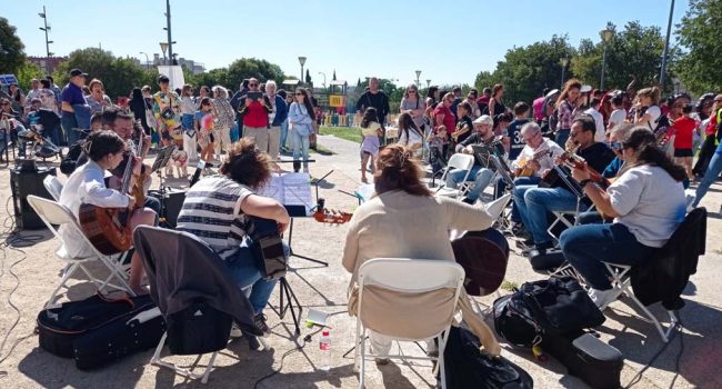 Actuación de la Orquesta Laudística Parque Goya. | Foto: AV Parque Goya