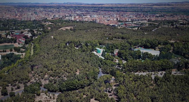 Recreación de una panorámica del Parque de Atracciones y los Pinares de Venecia a partir de una vista de Google Maps