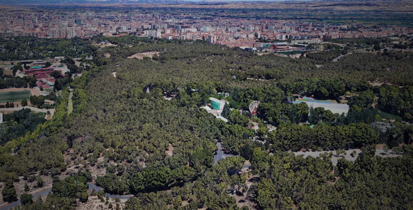 Recreación de una panorámica del Parque de Atracciones y los Pinares de Venecia a partir de una vista de Google Maps