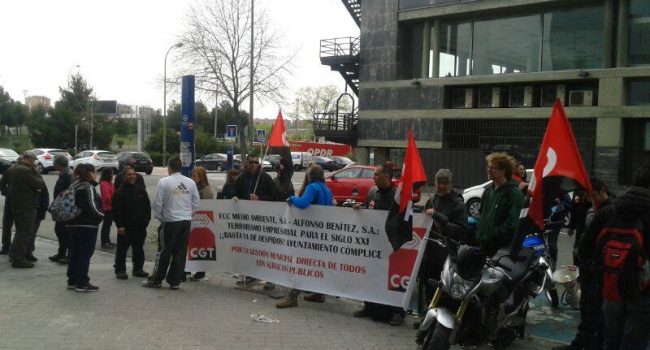 Acción de la CGT en la sede de FCC en Madrid