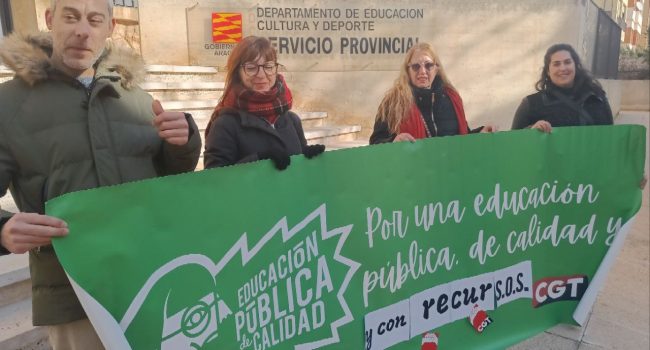 Acto realizado por el impago de presupuestos a los centros públicos educativos | Foto: CGT.