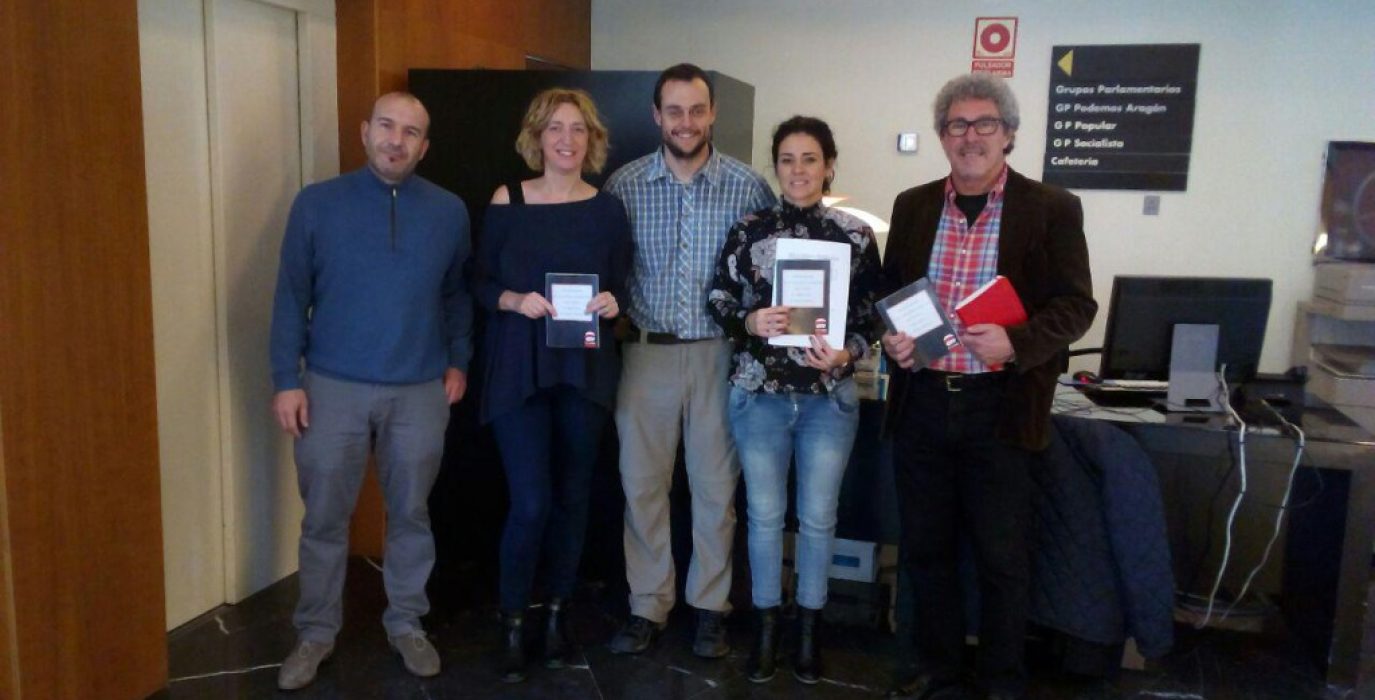 Alfonso Alegre (CGT), reunido con diputados y diputadas de Podemos, IU y CHA.