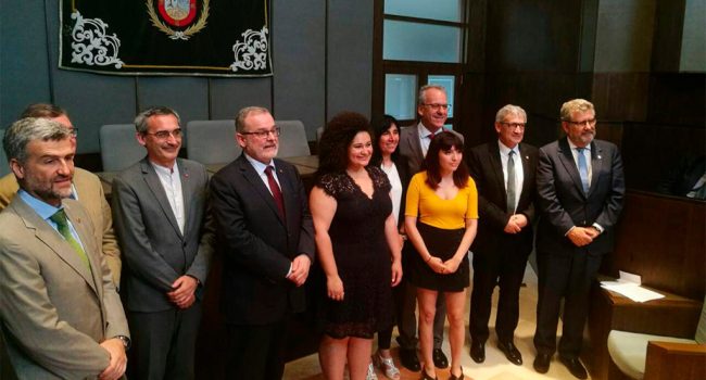 Las premiadas junto con los rectores y la rectora del Grupo 9 de Universidades