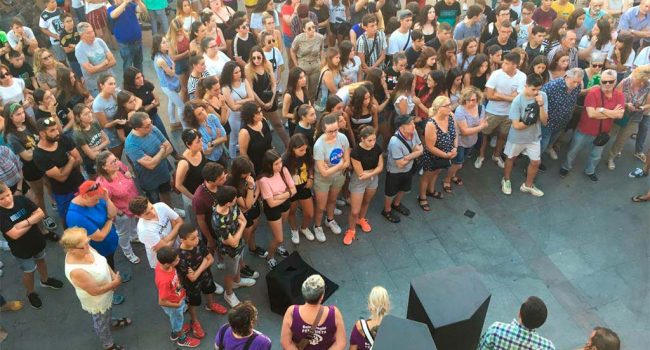 Concentración en la plaza Regallo de Andorra. Foto: Bajo Aragón Feminista.