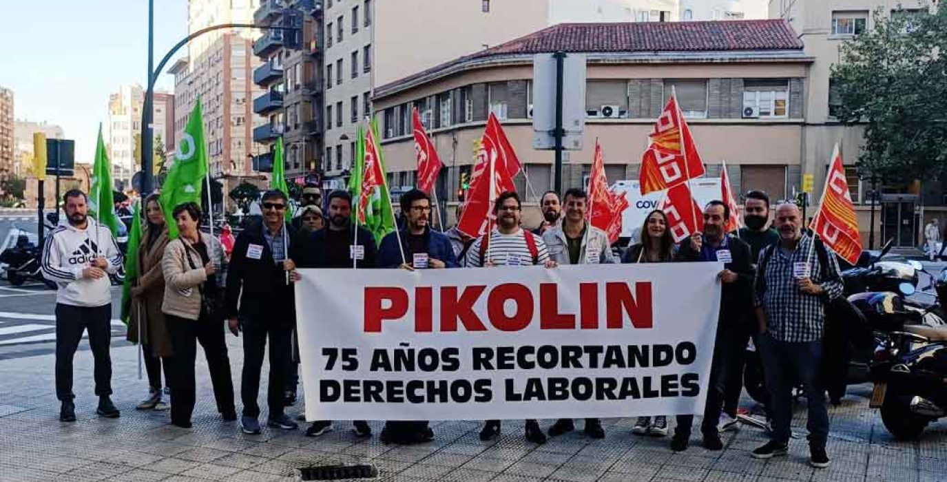 Concentración frente a la sede de la CEOE en Zaragoza | Foto: Comité de Empresa de Pikolin