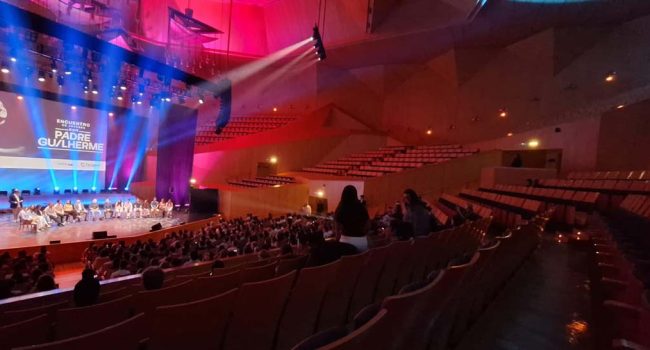 Así estaba la Sala Mozart del Auditorio de Zaragoza, muy lejos del "sold out" del que presumían PP y Vox