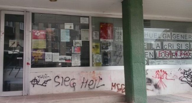 Pintadas nazis en Radio La Granja