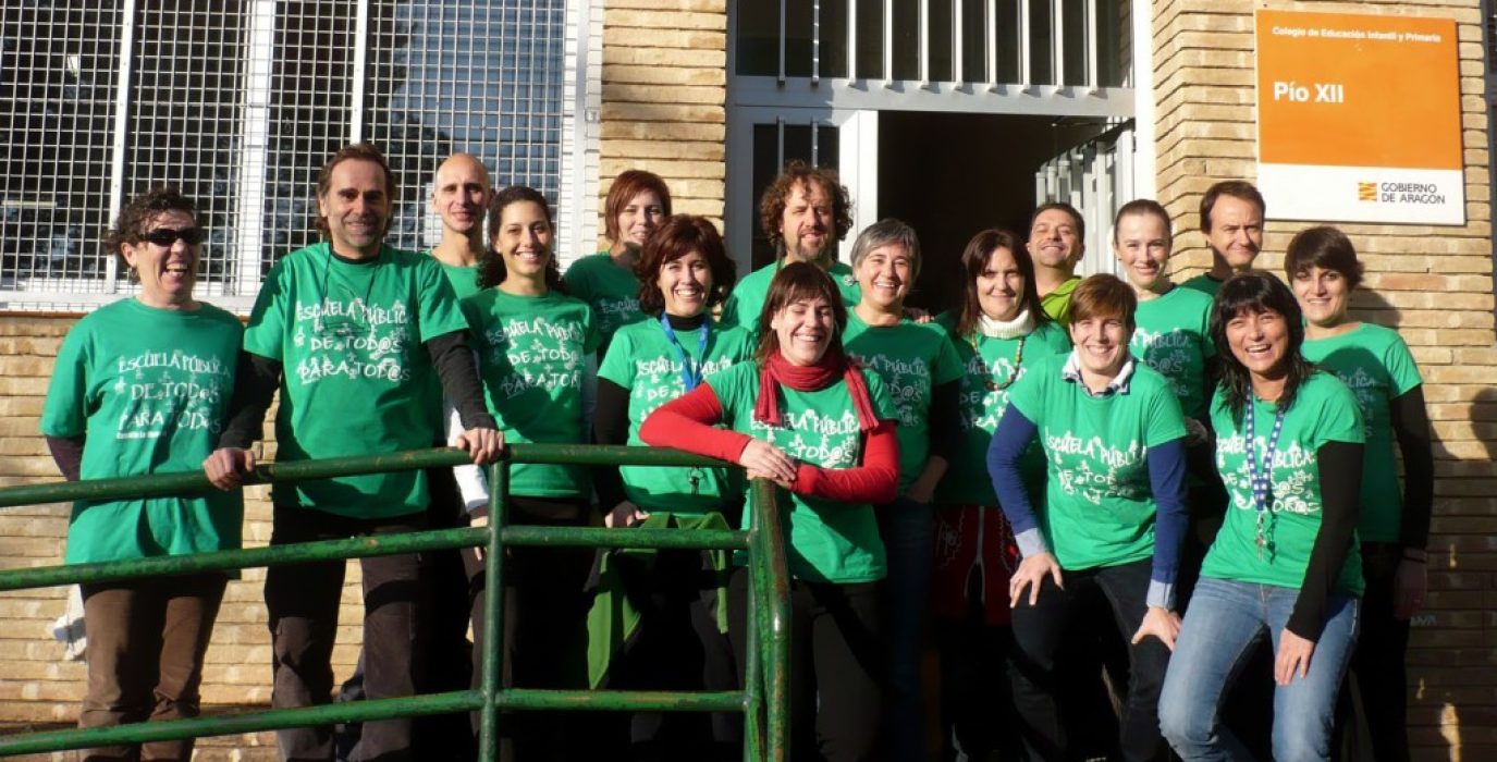 Imagen de una protesta de Marea Verde en el Colegio Público Pío XII de Uesca. Foto: Plataforma por la Escuela Pública de Uesca.