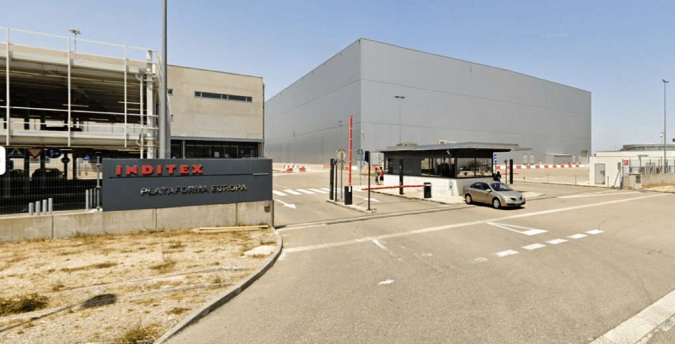 Entrada a la ‘Plataforma Europa’ de Inditex en la que presta el servicio de mantenimiento VJ Maintenance. | Foto: CGT